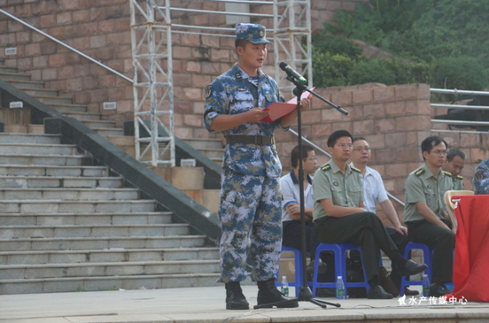 教官代表92057部队熊祥龙上士发表讲话