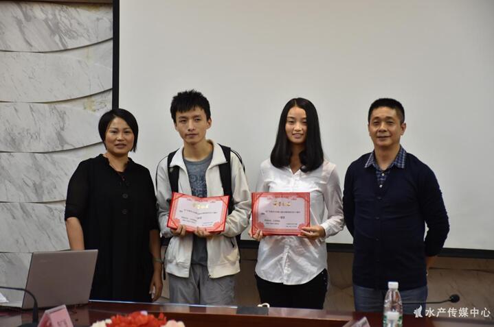 E:\广东海洋大学\水产传媒中心\新闻报道\2016.12鱼缸大赛\陈刚副院长与李广丽副院长为一等奖获得者颁奖.jpg E:\广东海洋大学\水产传媒中心\新闻报道\2016.12鱼缸大赛\陈刚副院长与李广丽副院长为一等奖获得者颁奖.jpg