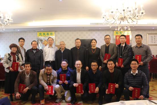 水院分会为阮裕强、黄燕、陈朝文等27位捐赠者颁发了荣誉证书.jpg 水院分会为阮裕强、黄燕、陈朝文等27位捐赠者颁发了荣誉证书.jpg